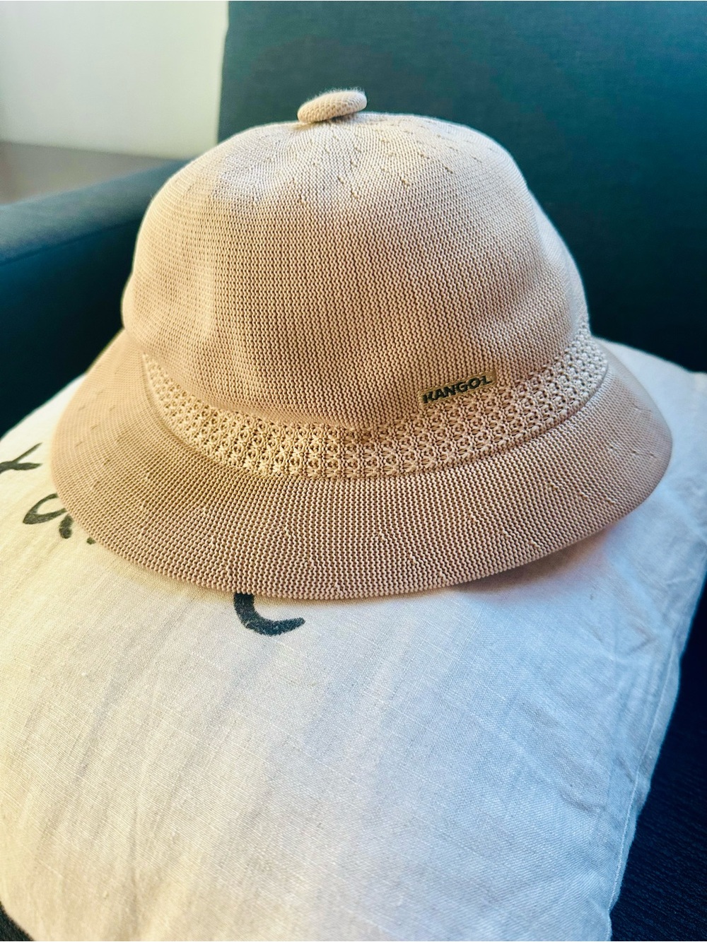 Vtg Y2K Classic Kangol Safari Light Beige Knit Bucket Hat with Vent Trim Unisex